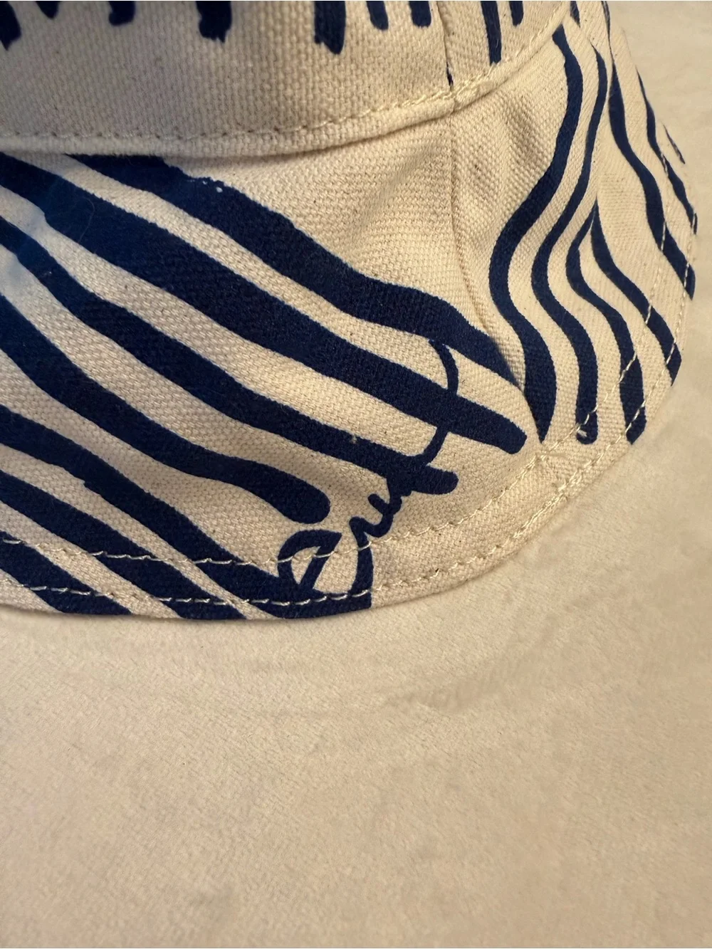 EUC! LL Bean x Erin Flett Navy Stripe Bucket Hat - Blue & White